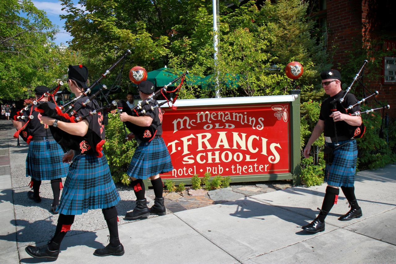 Hotel Mcmenamins Old St. Francis School à Bend Extérieur photo