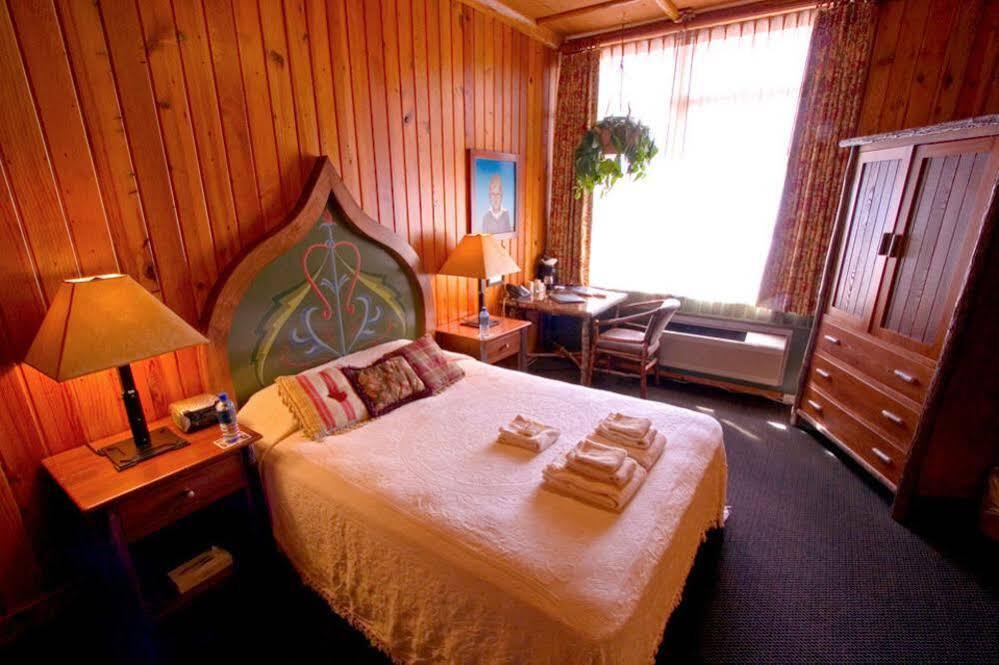 Hotel Mcmenamins Old St. Francis School à Bend Extérieur photo