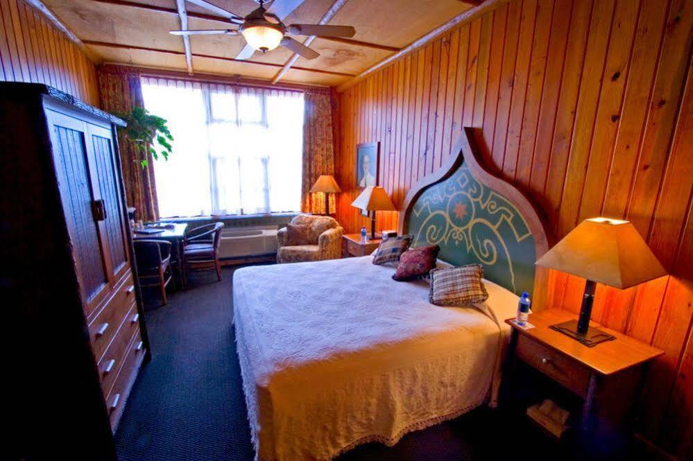 Hotel Mcmenamins Old St. Francis School à Bend Extérieur photo