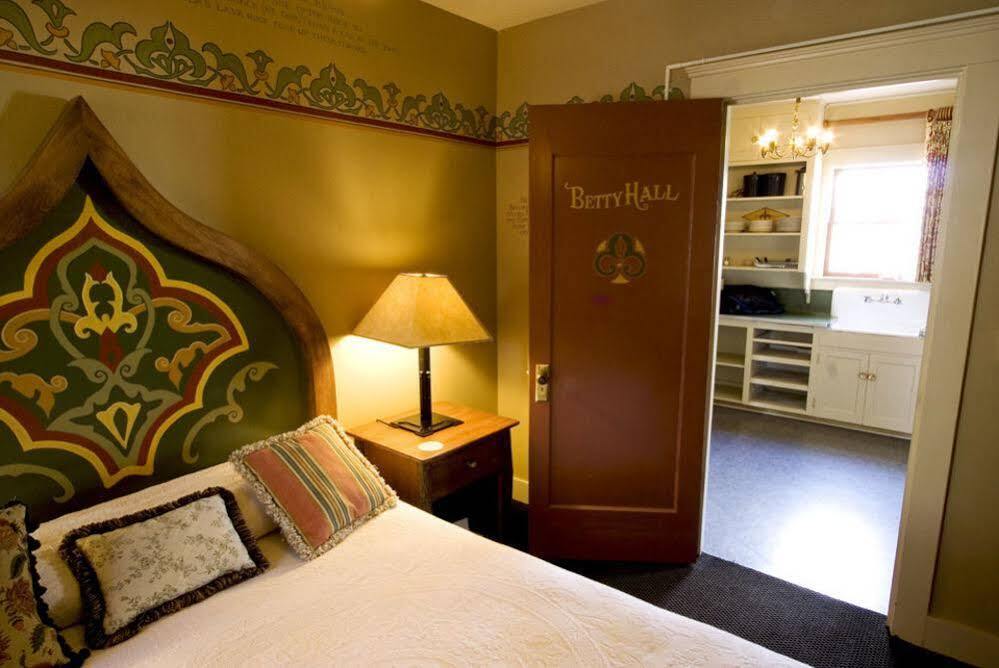 Hotel Mcmenamins Old St. Francis School à Bend Extérieur photo